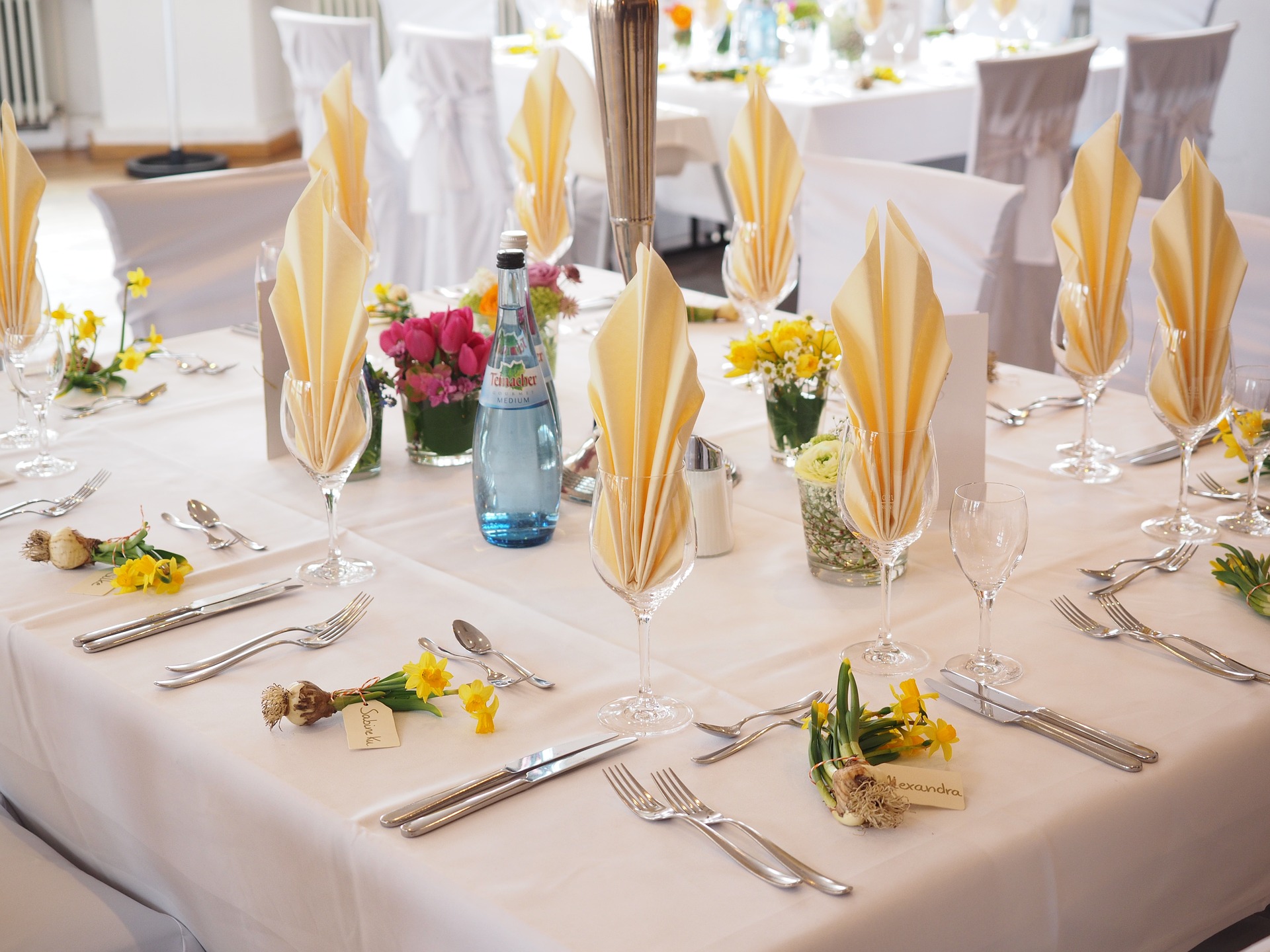 wedding-table-1174135_1920